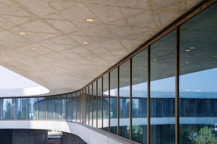 Peter Zumthor's LACMA David Geffen Gallery opens in Los Angeles - Image 3/45