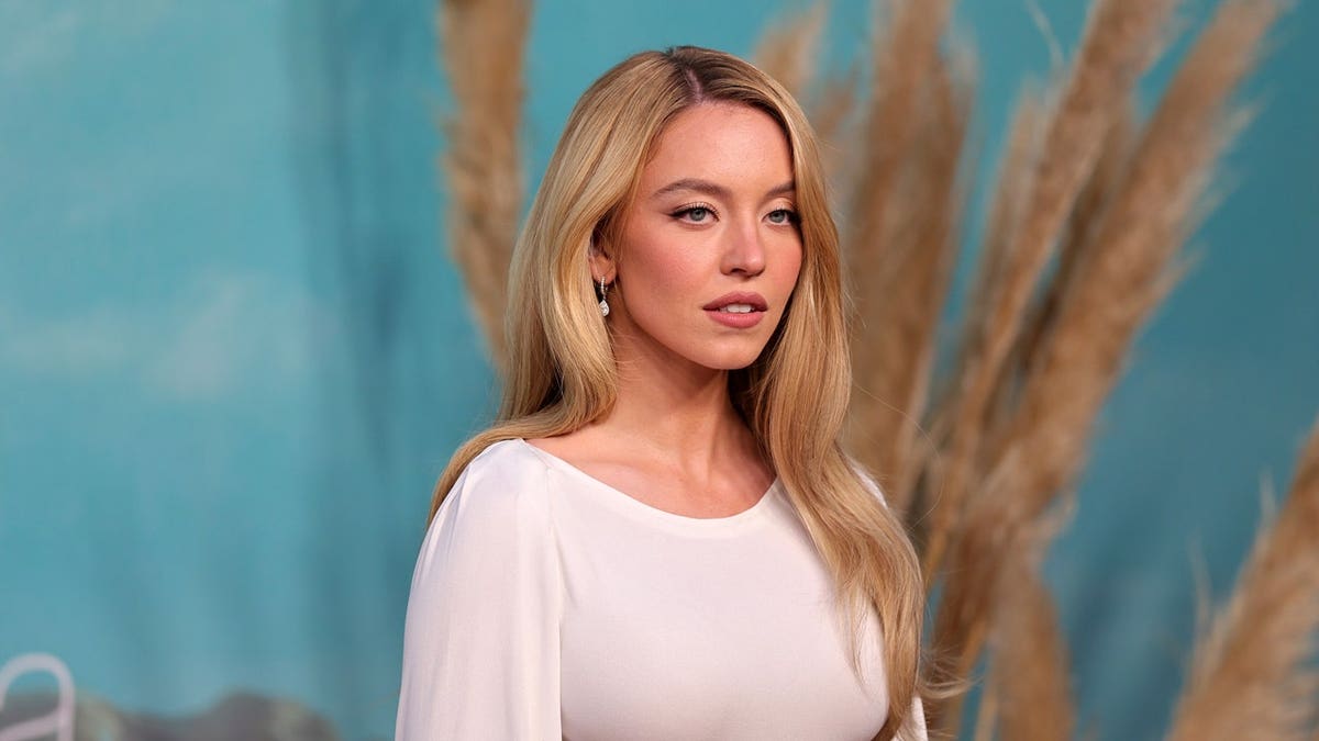 Sidney Sweeney wears white at Euphoria premiere