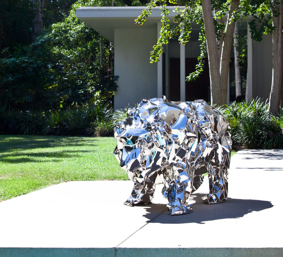 Frank Gehry, Bear with Us, 2014, 316L stainless steel